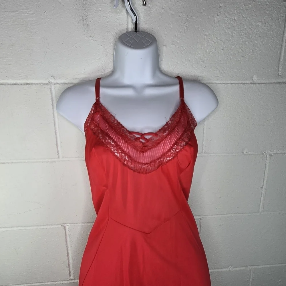 Vtg 50s 60s Cherry Red Nylon Lace Full Slip Dress 40 - Picture 9 of 10